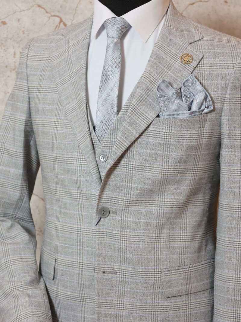 Costume gris-ciel
